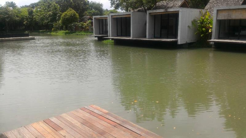 Into The Forest Resort Bangkok Buitenkant foto