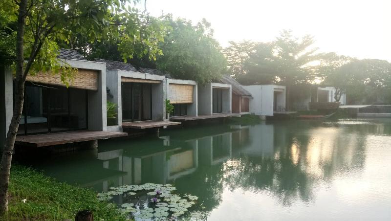 Into The Forest Resort Bangkok Buitenkant foto